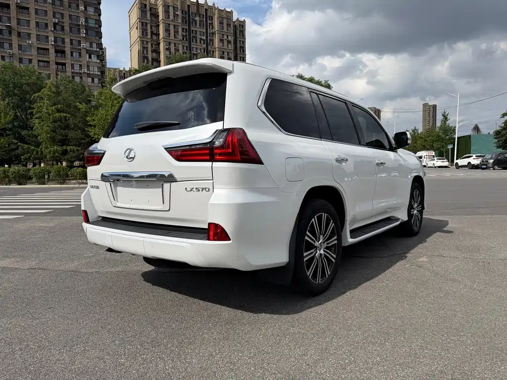 Lexus LX 2018 — фото 4