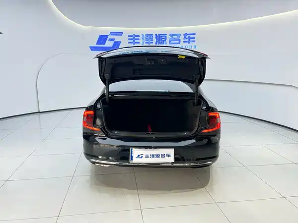 Volvo S90 2024