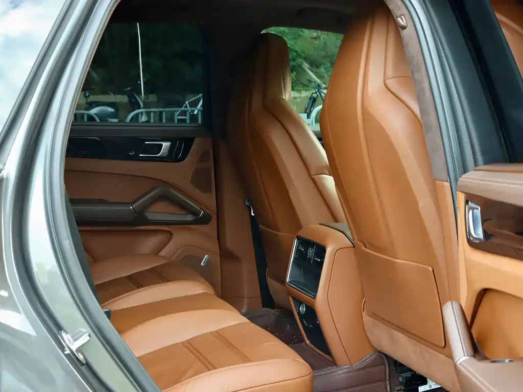 Porsche Cayenne 2019 — фото 16