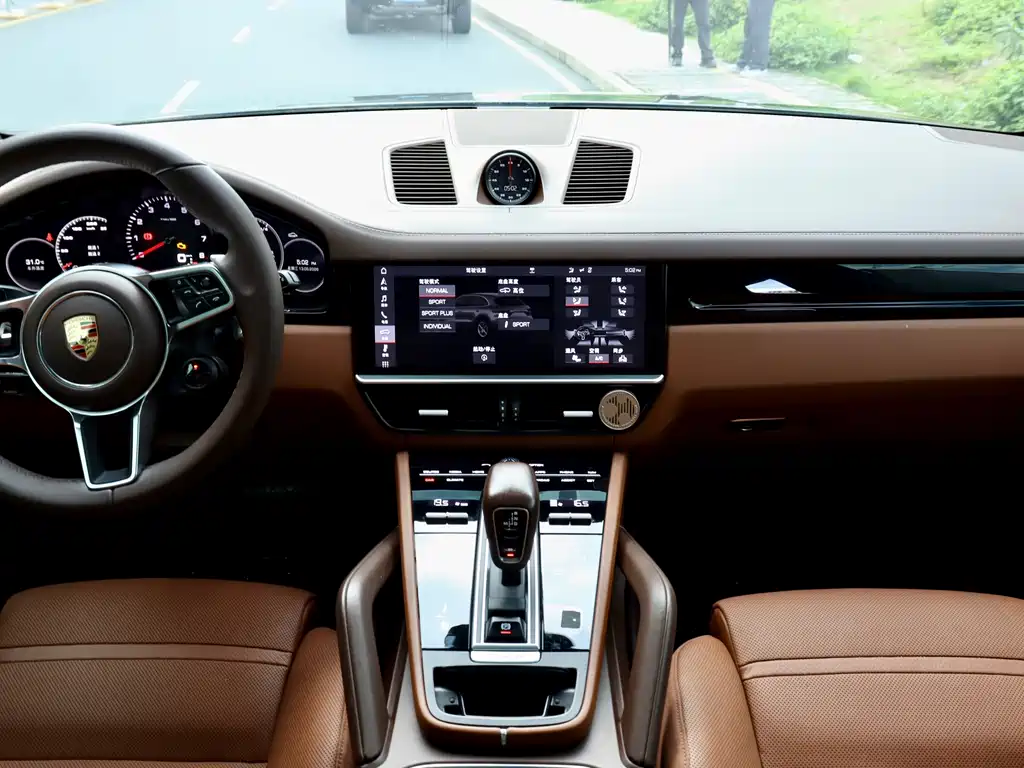 Porsche Cayenne 2019 — фото 11