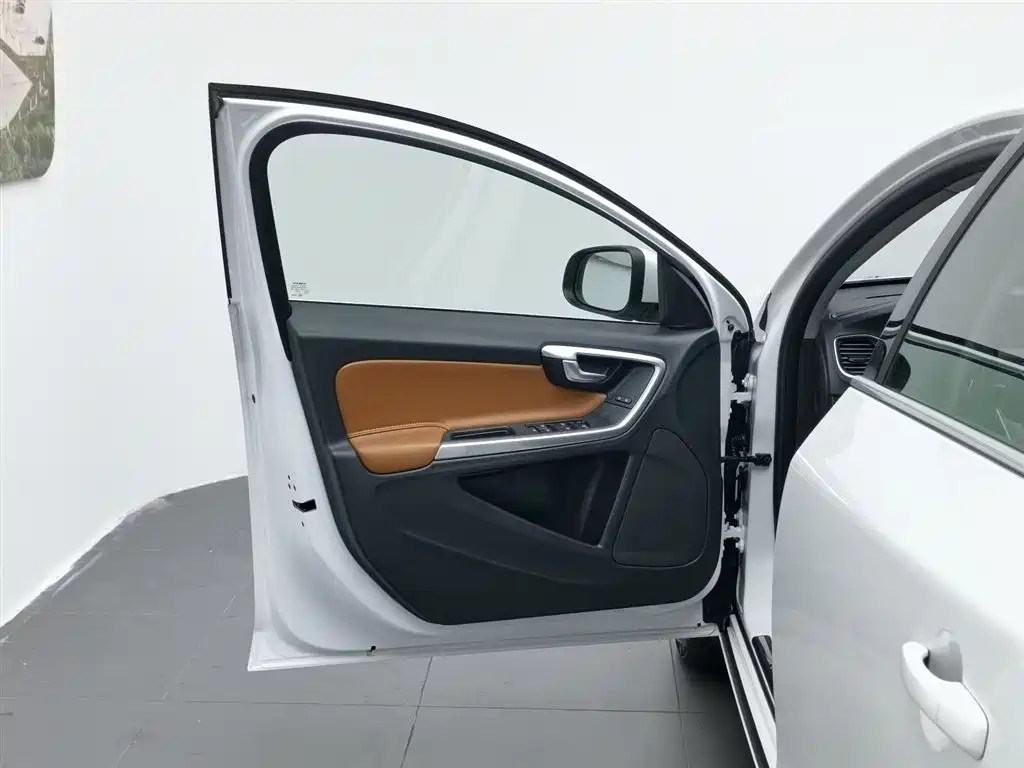 Volvo S60 2015 — фото 8