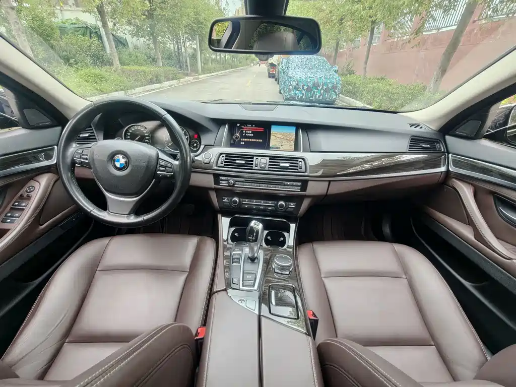 BMW 5 Series 2016 — фото 12