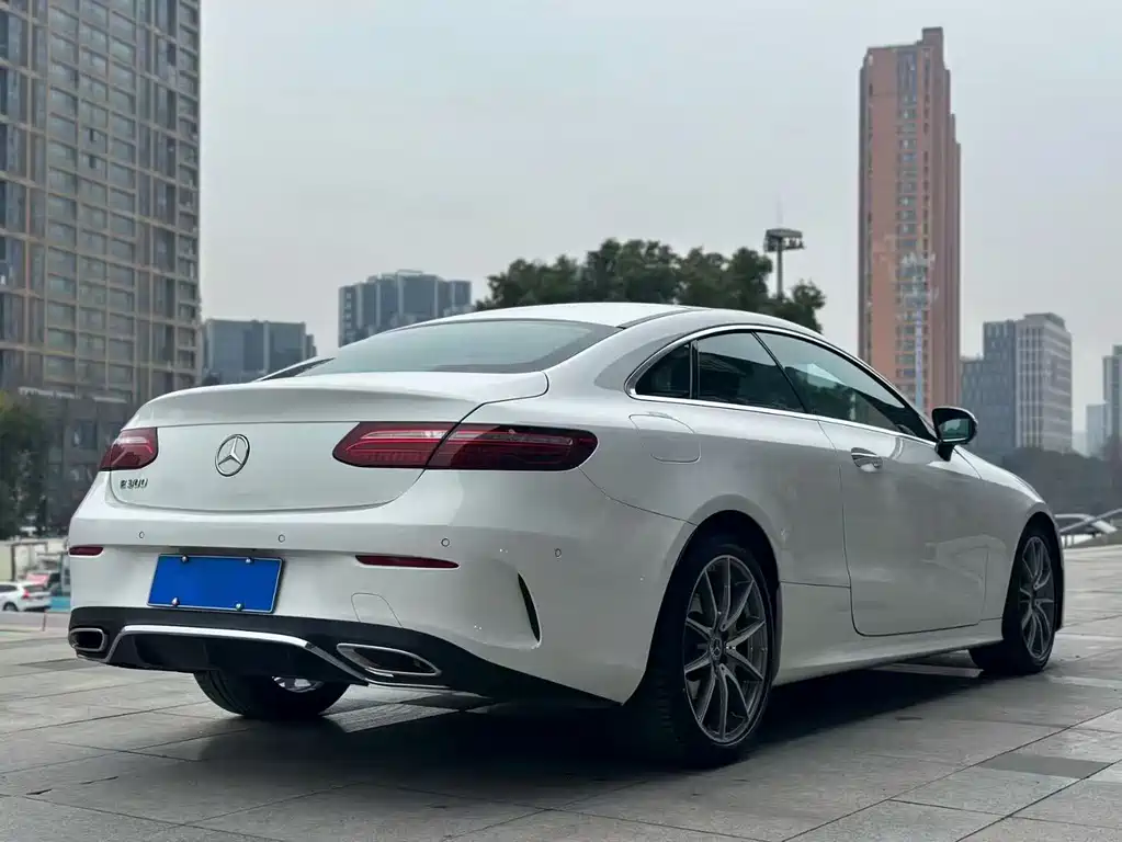 Mercedes-Benz E-Class 2022