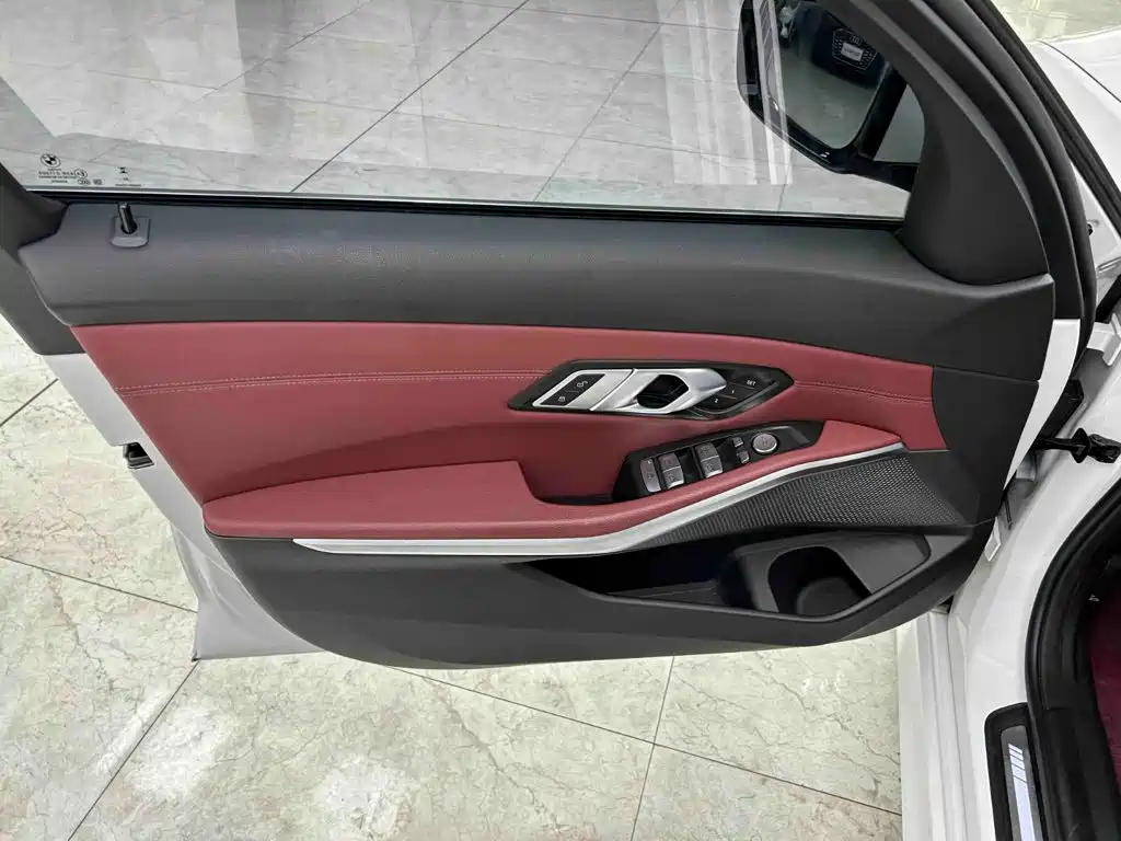 BMW 3 Series 2023 — фото 10