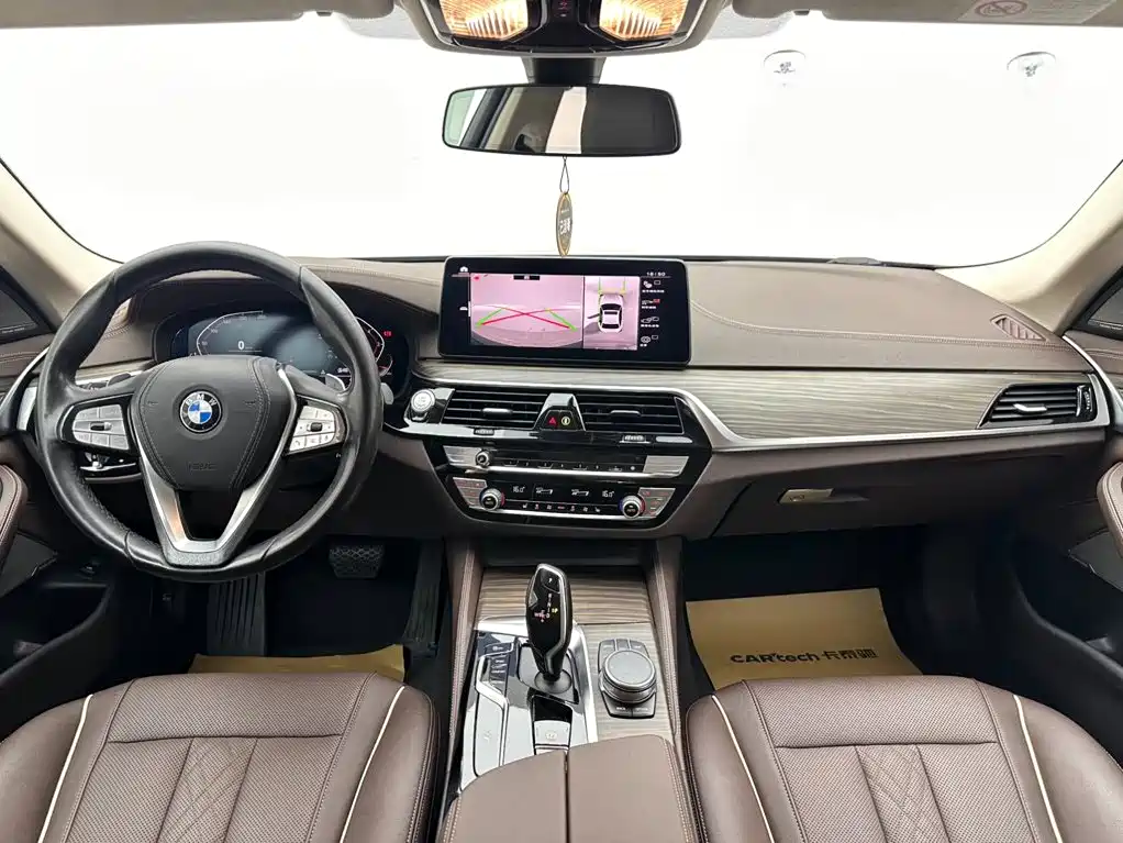 BMW 5 Series 2020 — фото 10