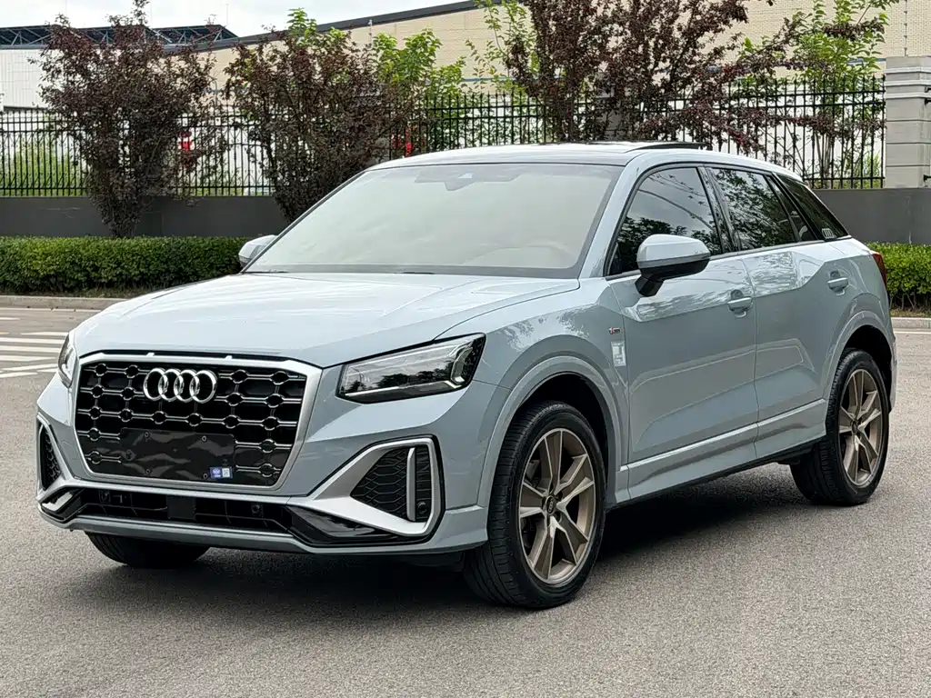 Audi Q2L 2022 — фото 1