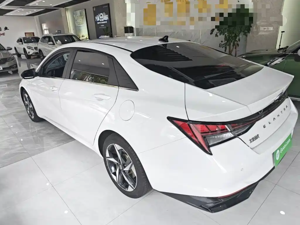Hyundai Elantra 2022