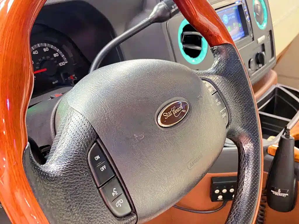 Ford E350 2015 — фото 10