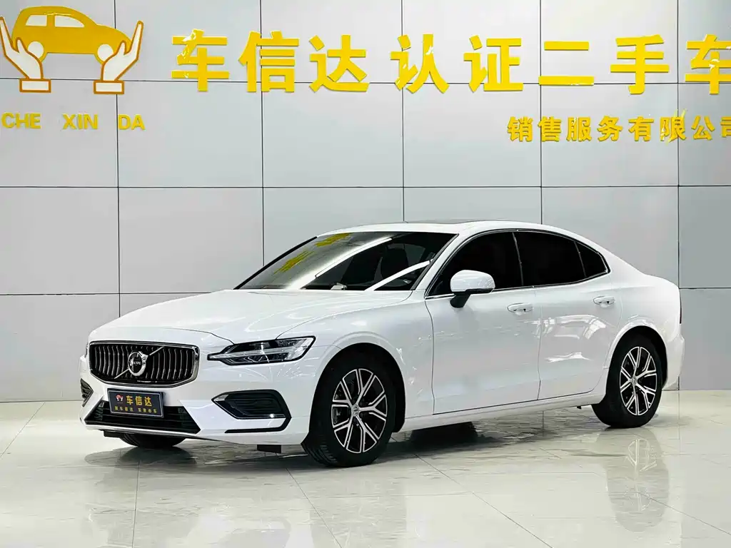 Volvo S60 2023 — фото 1