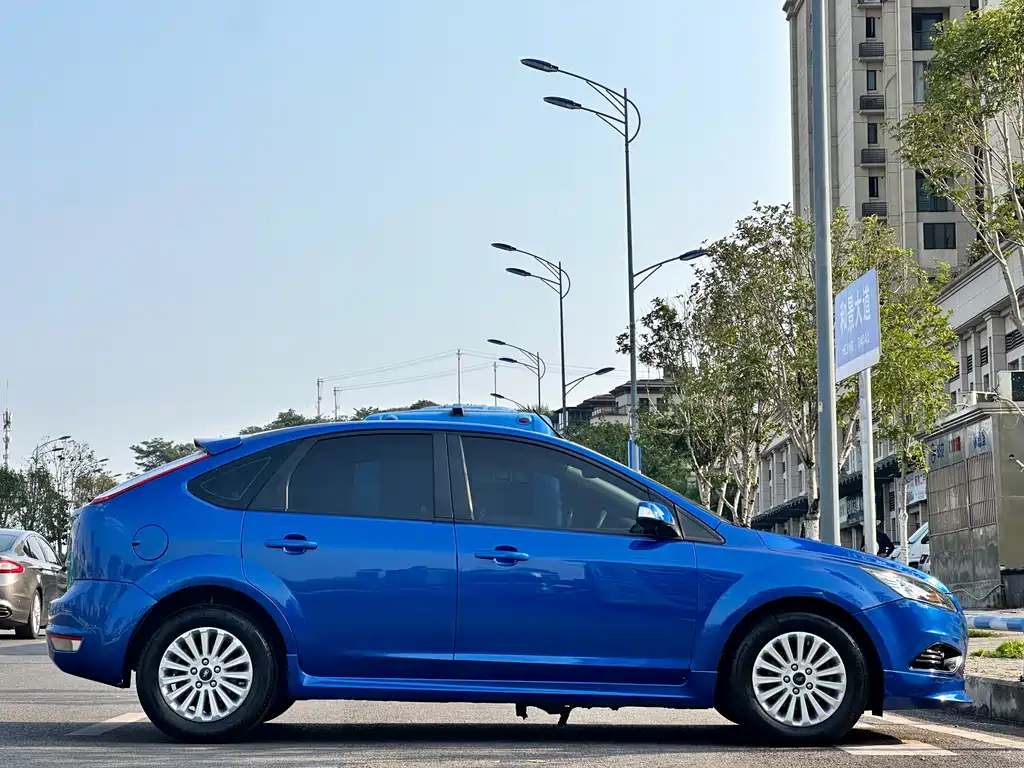 Ford Focus 2014 — фото 10