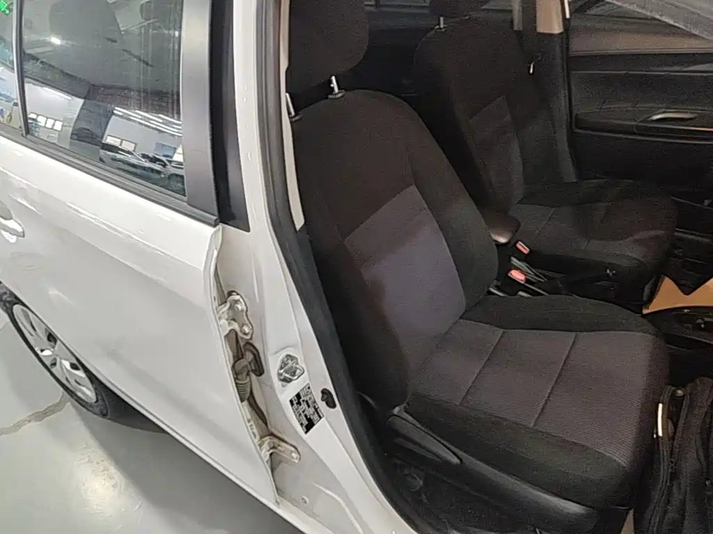 Toyota Yaris L 2016 — фото 25