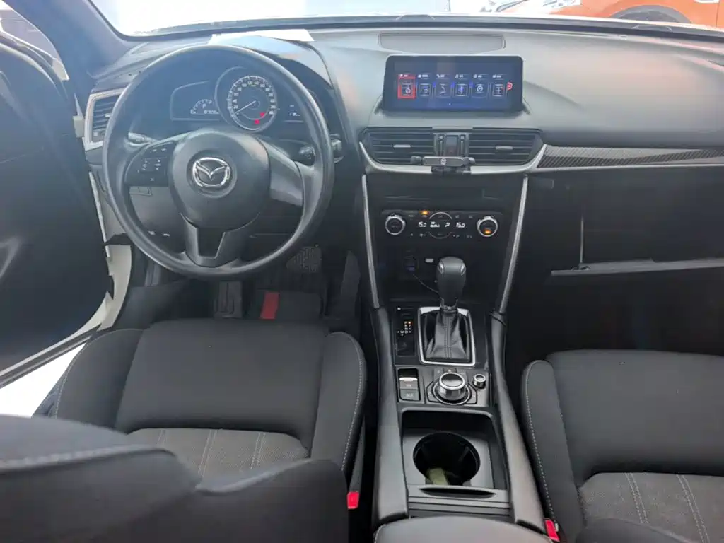 Mazda CX-4 2017 — фото 10