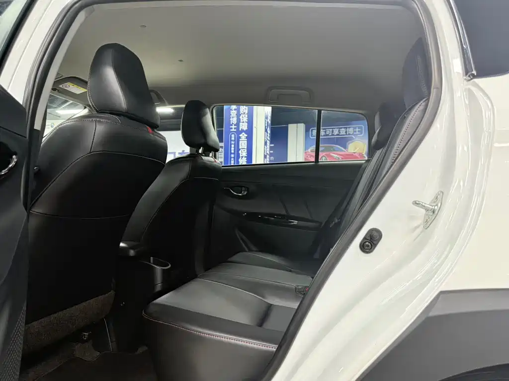 Toyota Yaris L 2023 — фото 18