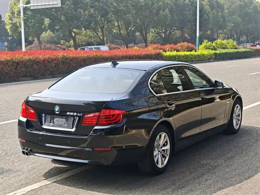 BMW 5 Series 2012 — фото 17
