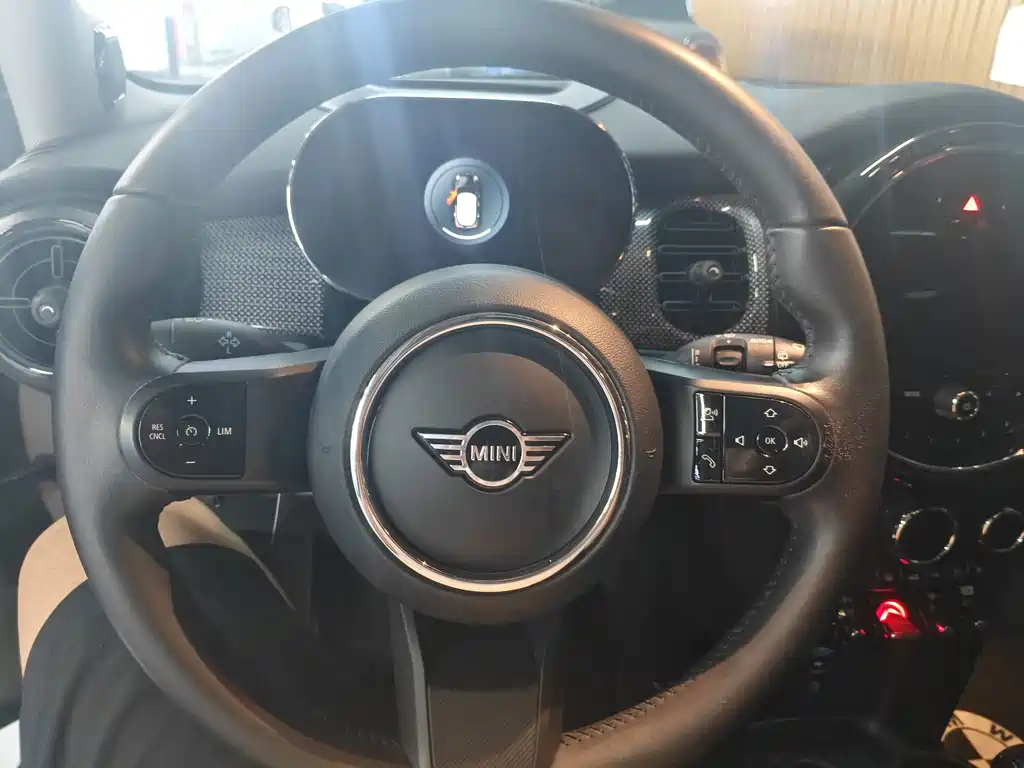 MINI MINI 2023