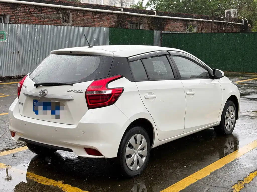 Toyota Yaris L 2019 — фото 9