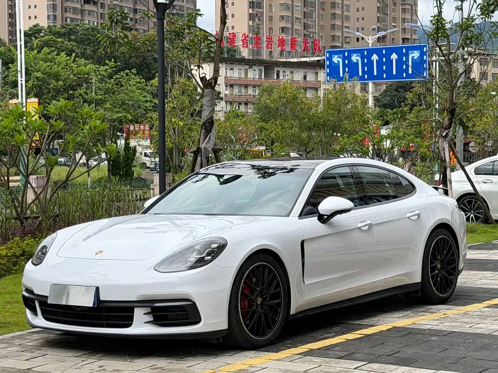 Porsche Panamera 2020 — фото 1