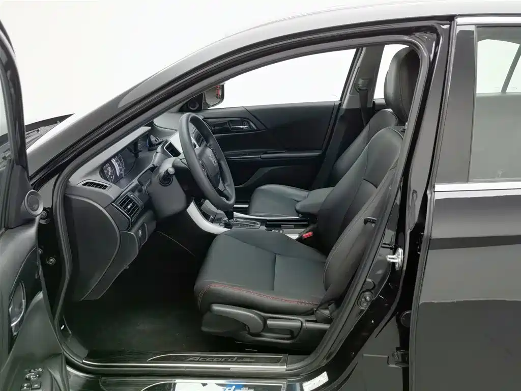 Honda Accord 2018 — фото 10
