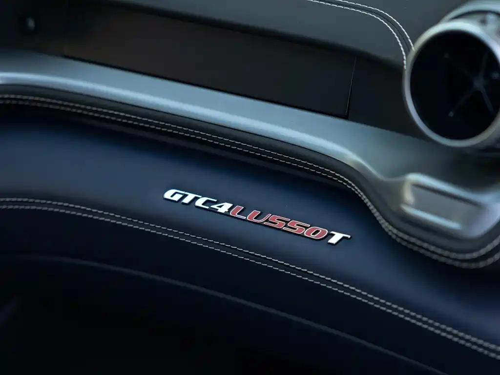 Ferrari GTC4Lusso 2017 — фото 15