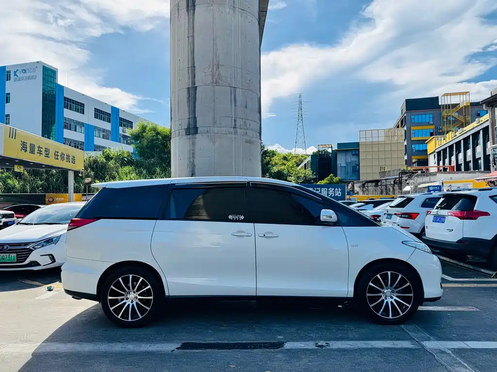 Toyota Previa 2015 — фото 11