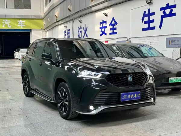 Toyota Crown Kluger 2022
