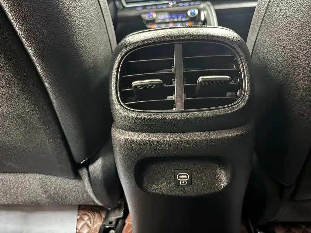 Hyundai Elantra 2023 — фото 15