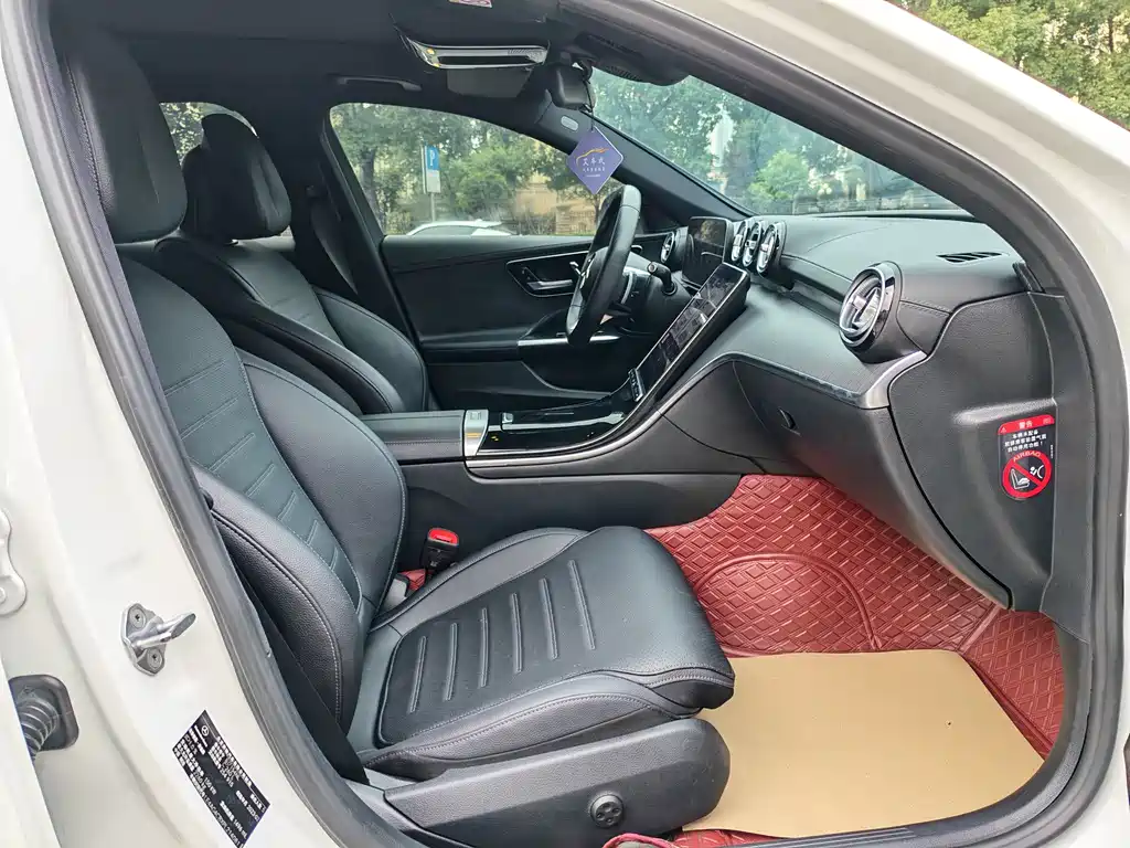 Mercedes-Benz C-Class 2023 — фото 10