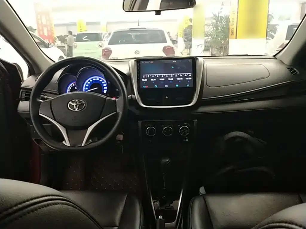Toyota Yaris L 2019 — фото 10