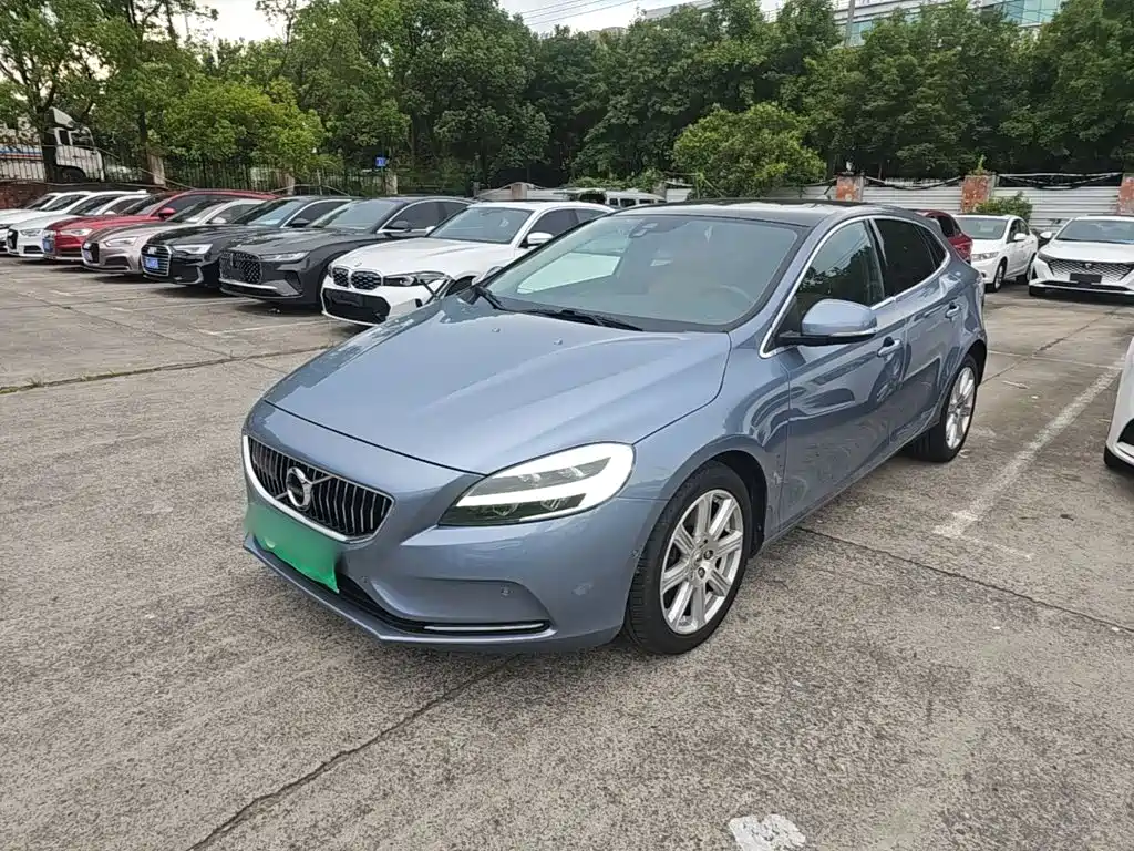 Volvo V40 2018 — фото 2