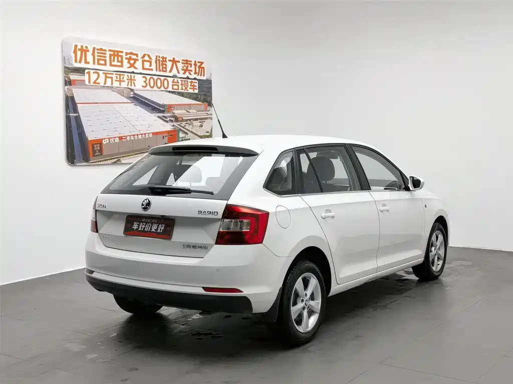 Skoda Rapid Spaceback 2018 — фото 2