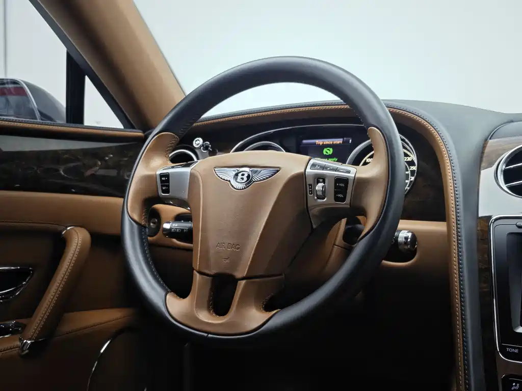 Bentley Flying Spur 2015 — фото 31