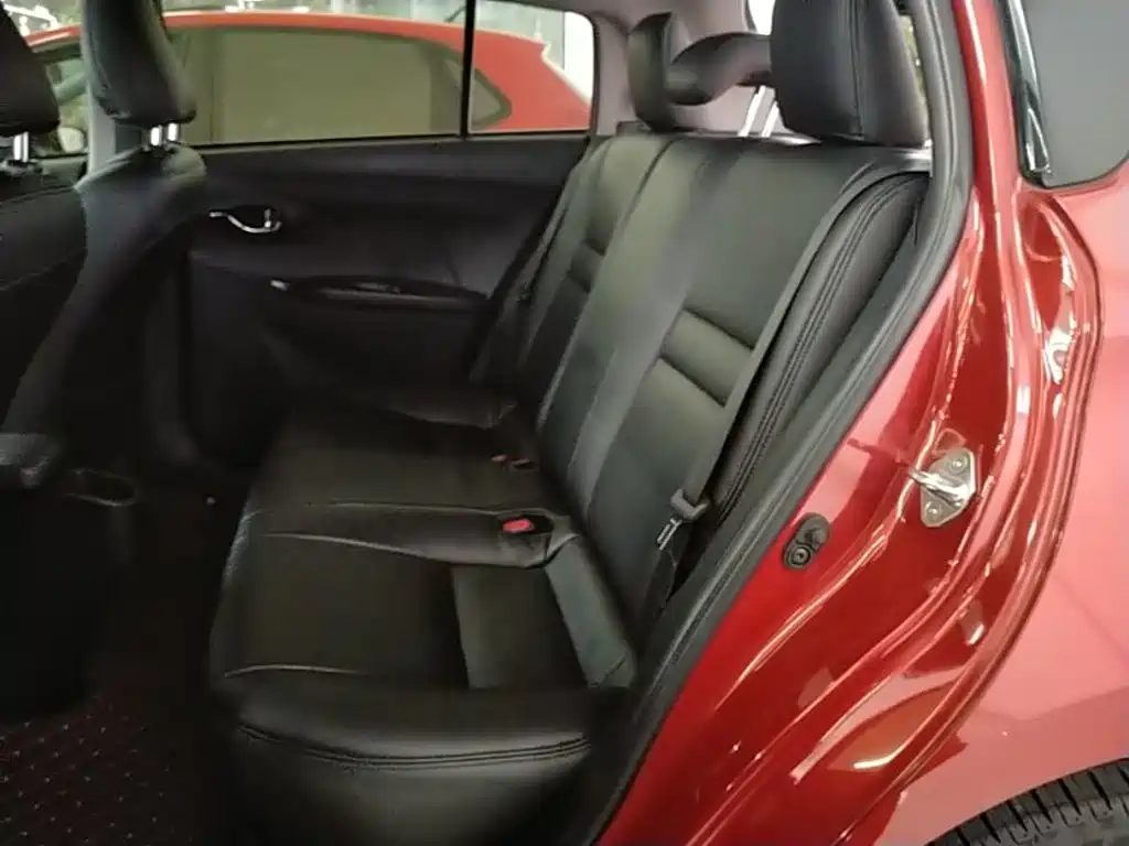 Toyota Yaris L 2019 — фото 17