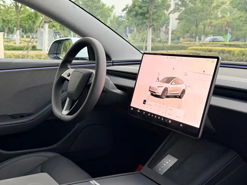 Tesla Model 3 2025 — фото 14