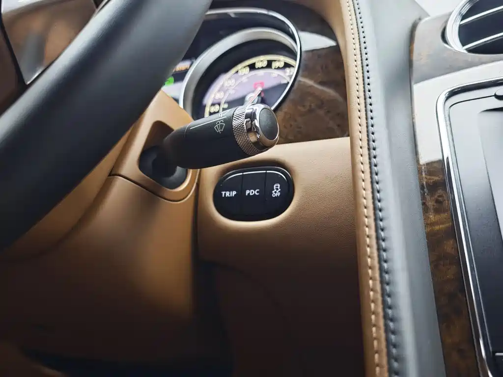 Bentley Flying Spur 2015 — фото 25