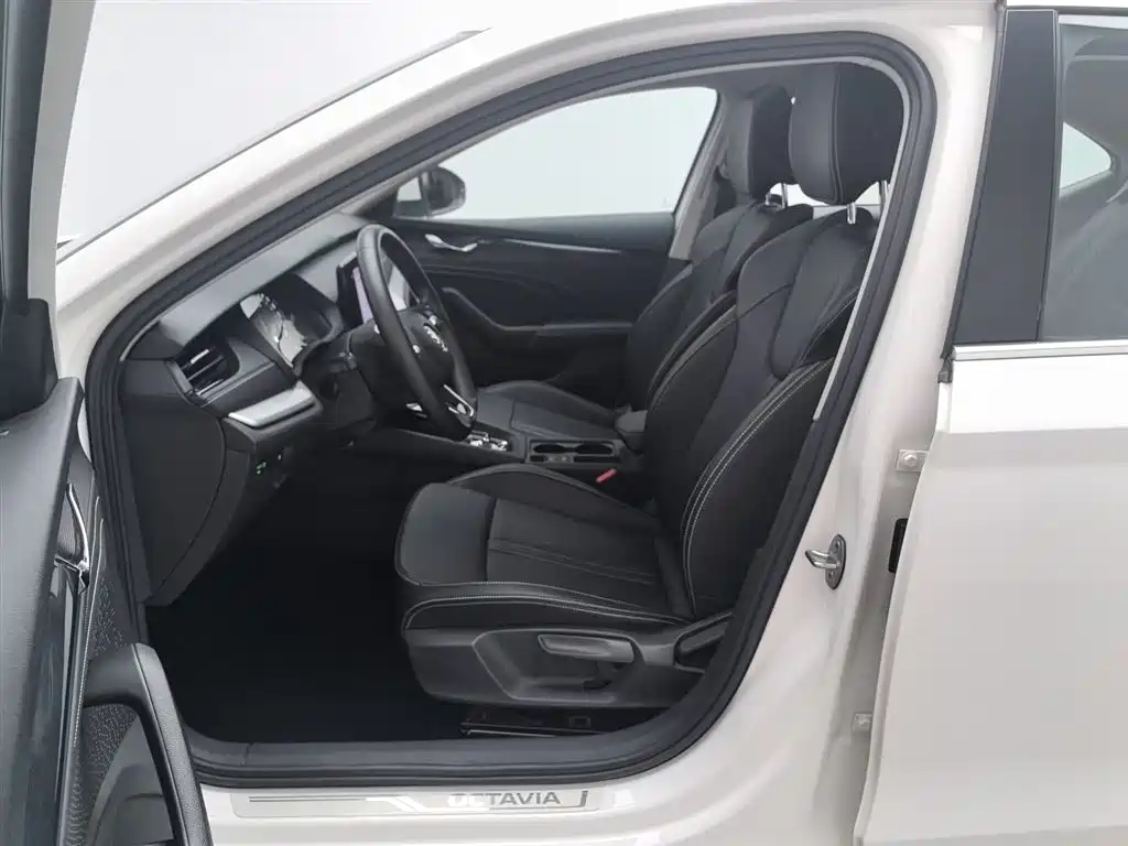 Skoda Octavia 2021 — фото 10