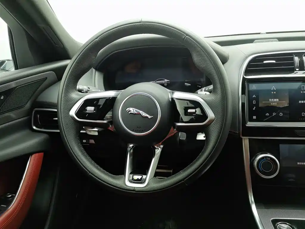Jaguar XEL 2023 — фото 11