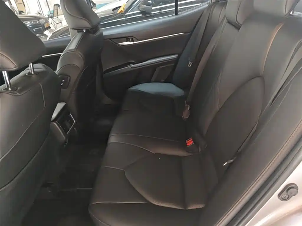 Toyota Camry 2022 — фото 17