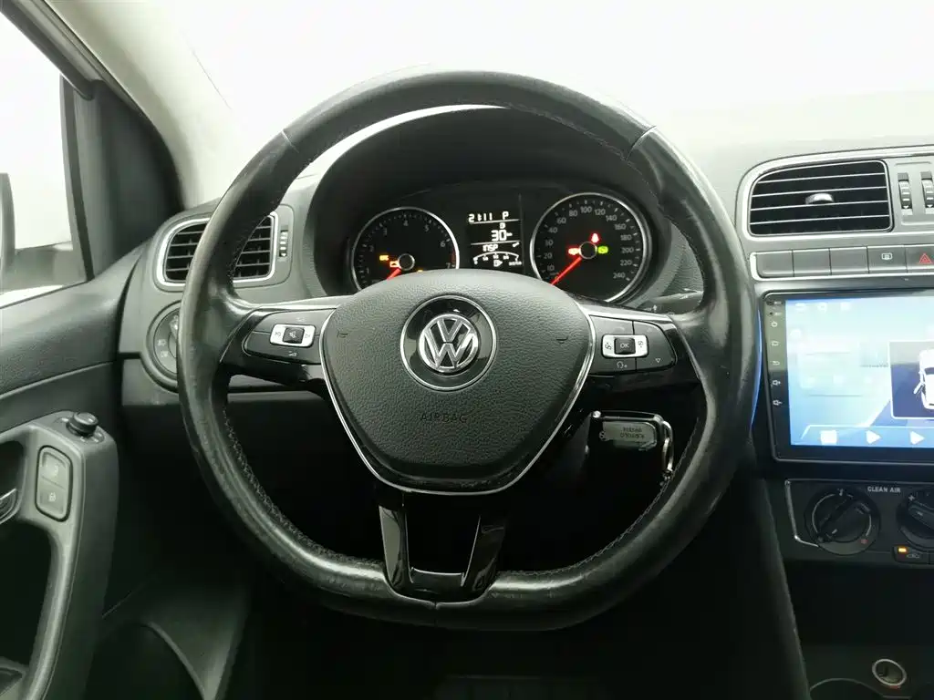 Volkswagen Polo 2016 — фото 11