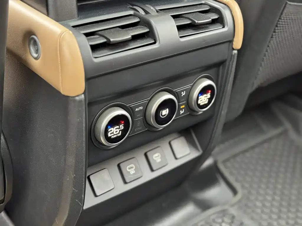 Land Rover Defender 2024 — фото 14