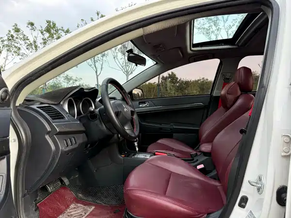 Mitsubishi Lancer EX 2012