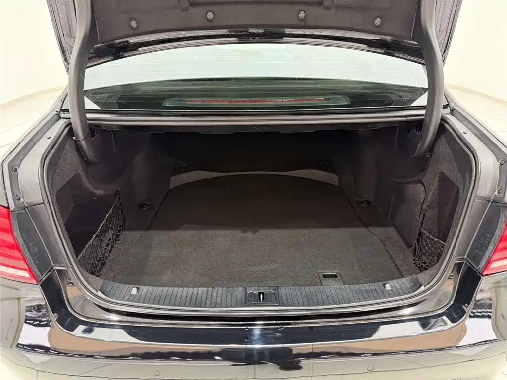 Mercedes-Benz E-Class 2015 — фото 14