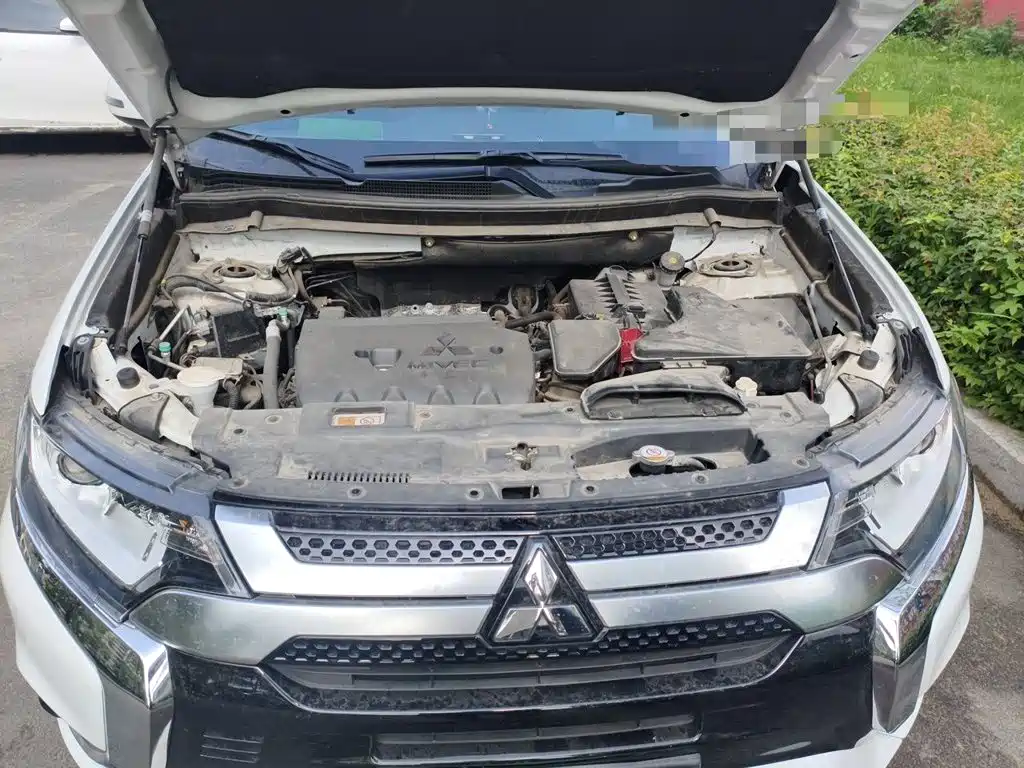 Mitsubishi Outlander 2022 — фото 11