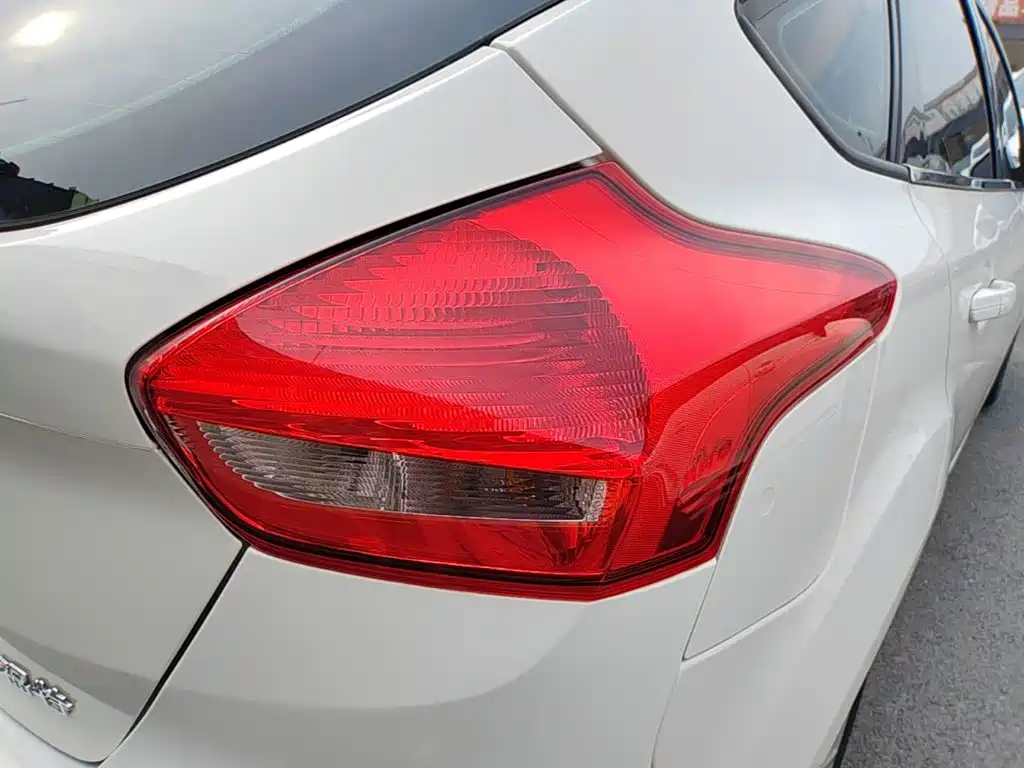 Ford Focus 2019 — фото 8