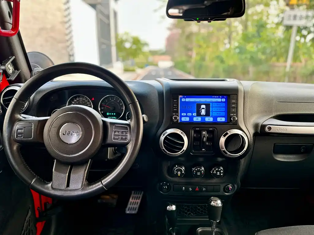 Jeep Wrangler 2015 — фото 17