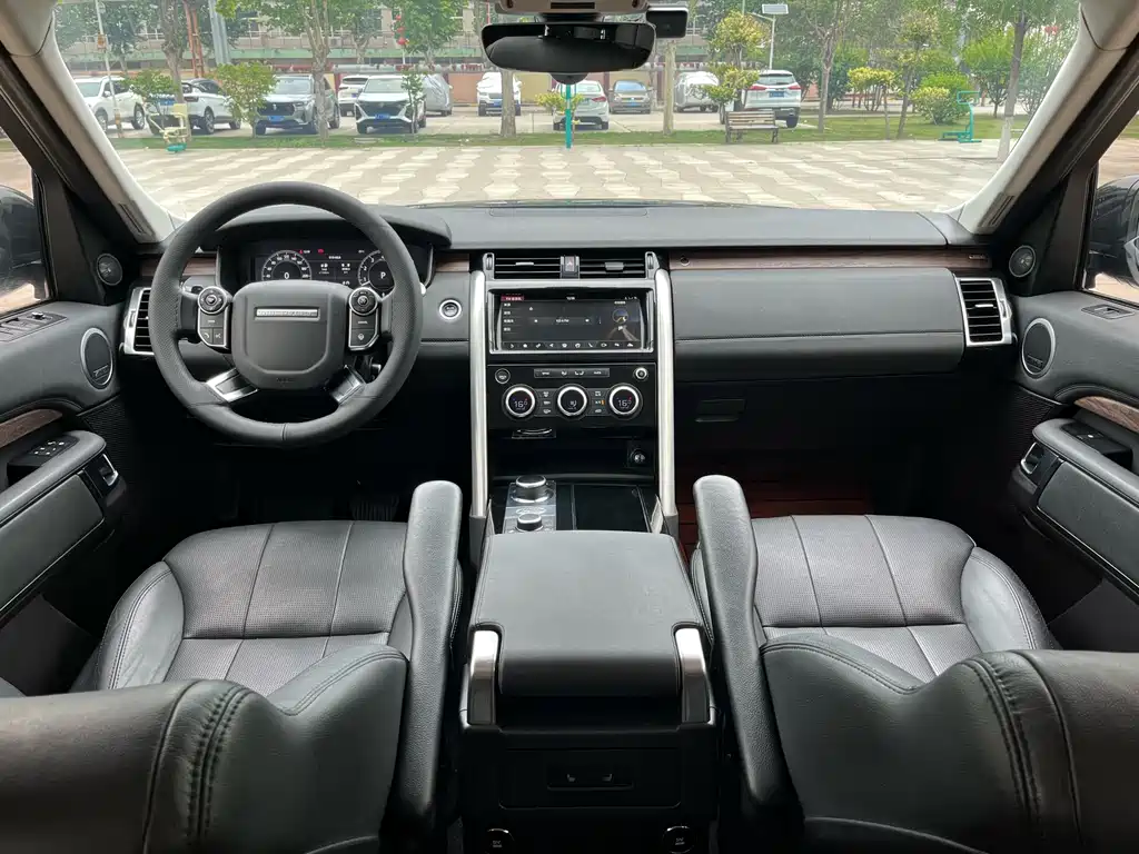 Land Rover Discovery 2018 — фото 10
