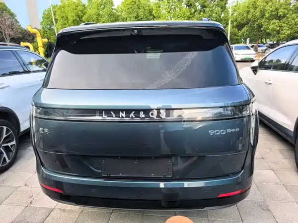 Lynk & Co 900 2025