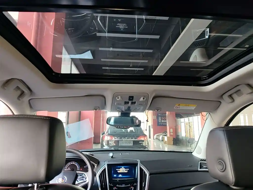 Cadillac SRX 2015 — фото 18