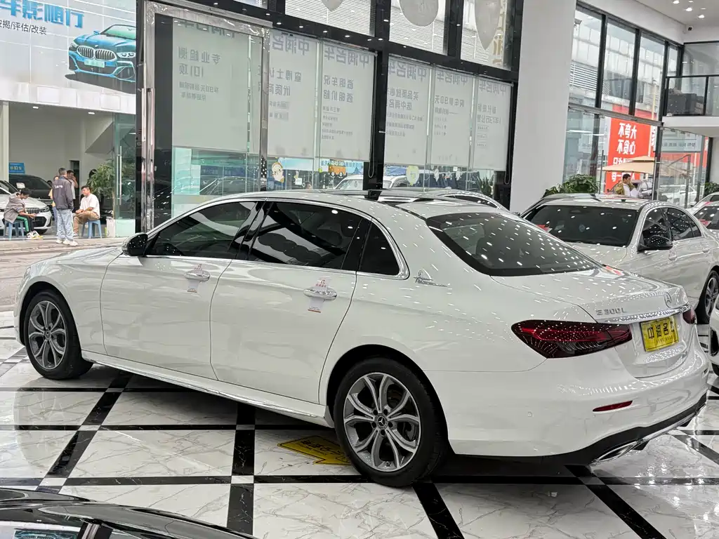 Mercedes-Benz E-Class 2021 — фото 15