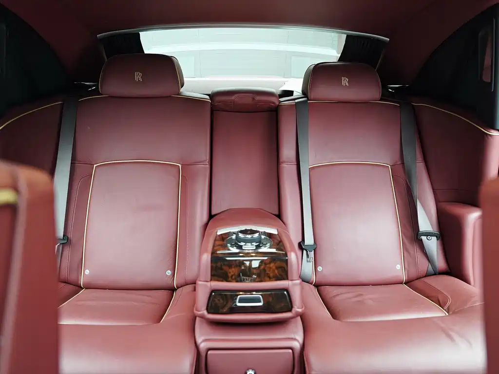 Rolls-Royce Ghost 2015 — фото 10
