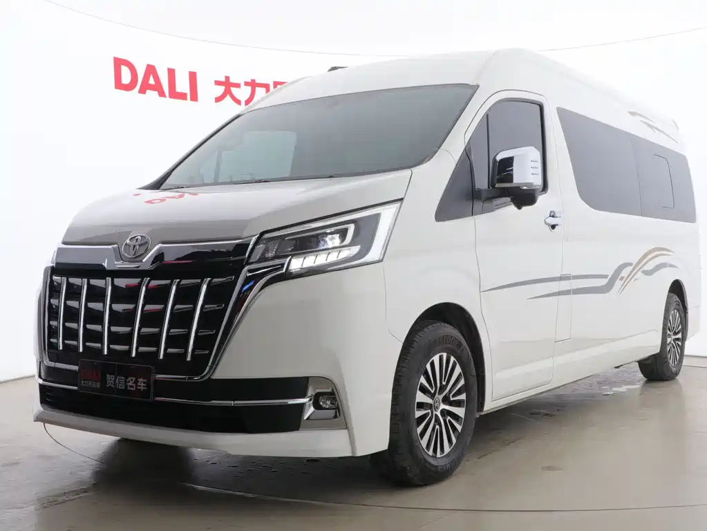 Toyota Hiace 2023 — фото 1